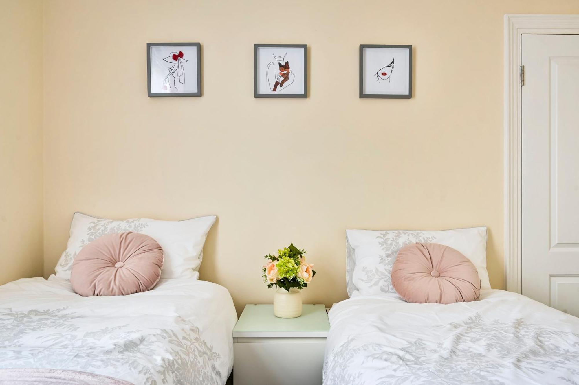 Greenwich Holiday Home ลอนดอน ภายนอก รูปภาพ